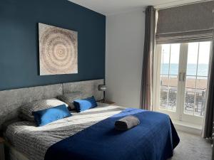 Beach from the Balcony, ensuite and private parking