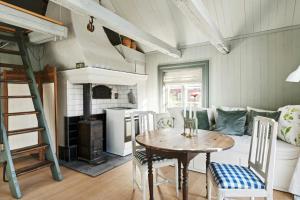 Charming 18Th-Century House Near Vätösund