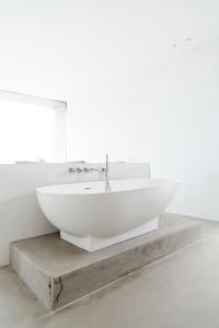 Unite With The Horizon In Architectural Wonder