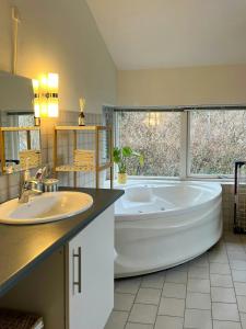 Holiday Home With Large Garden Near Heather Hill