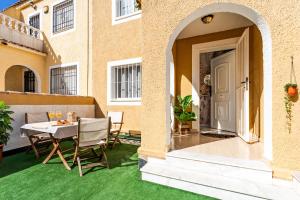 Casa Solsiesta Modern 3BR Townhouse in Gran Alacant with AC and Shared Pool