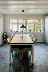 Lakeside Holiday Home With Sauna Near Karlskoga