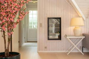 Idyllic Holiday In A Beautiful Thatched House