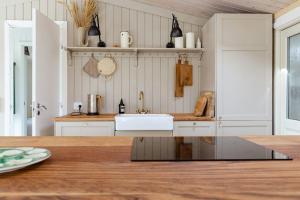 Scandinavian Style And Lake View In Oasis