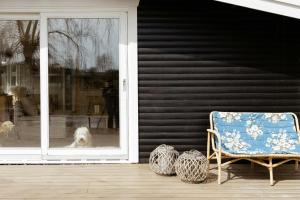 Scandinavian Style And Lake View In Oasis