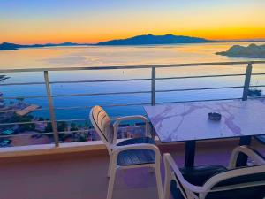 Sunny Seaside Apartment