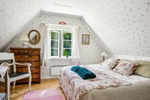 Classic Home In Peaceful Oasis