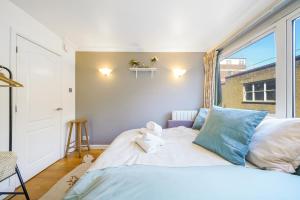 Modern Apartment in Fitzrovia by KeyHol Short let