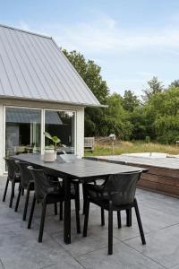 Fjordnær Sommerhus Med Smuk Udsigt