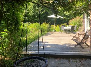 Peaceful Spot With Garden Near Rågeleje Beach