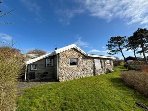 Cozy Holiday Home With Sea Views