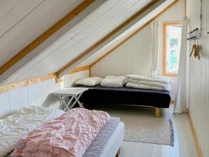 Renovated Boathouse From 1960 By The Sea In Borøya