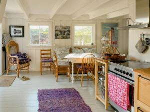 Renovated Boathouse From 1960 By The Sea In Borøya