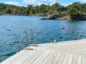 Renovated Boathouse From 1960 By The Sea In Borøya