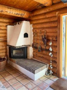 Authentic Log Cabin Near Heatherhill