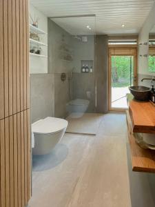 Renovated 60S House With Fire Pit And Wood Stove