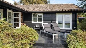 Wake Up With Water Views From Omø