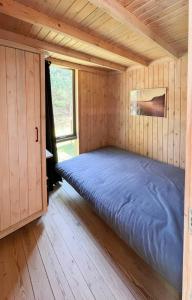 Enjoy The Atmosphere In Wooden Summer House By The Bay