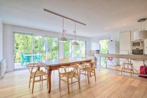 Maisons de vacances Renovated Chalet In The Heart Of Nature In Vendee : photos des chambres