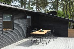 Enjoy The Unique Nature In The Retro Cottage