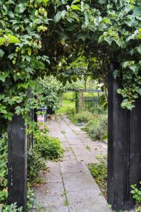 Island Life Gem WithHeart Desires