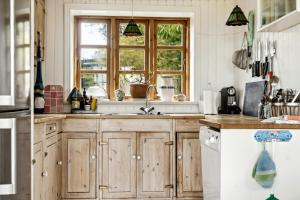 Island Life Gem WithHeart Desires