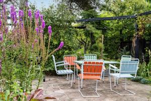 Island Life Gem WithHeart Desires