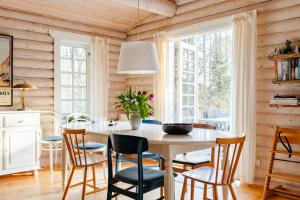 Cozy Times In Log House Amongst Trees