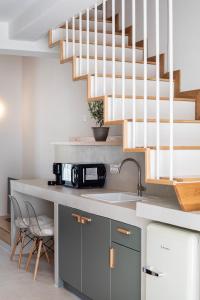 Olive Dryopis Apartments