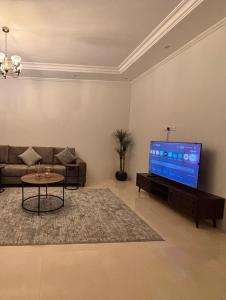 شقق فاخرة خلف فندق مدينة السحاب