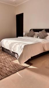 شقق فاخرة خلف فندق مدينة السحاب