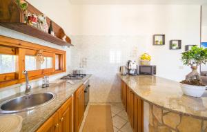 Gorgeous Home In Altavilla Milicia