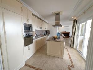 Great Villa with beatiful view and 4 bedrooms more 1000 sqm AREA