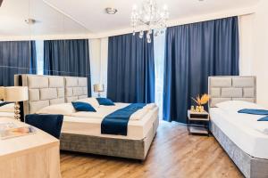 Economy Triple Room with Shared Bathroom room in Steens Hotel