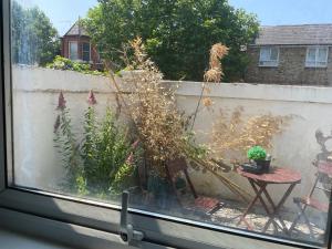 Room and private bathroom in the Whitehouse