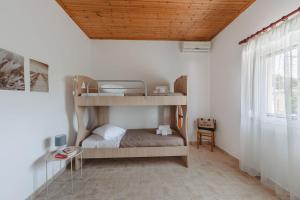 To Pournari Beachside Garden House - Happy Rentals