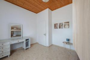 To Pournari Beachside Garden House - Happy Rentals