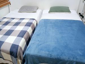 HanGang,mangwon traditional market two stops from HongikUniversity Hongdaeipgu Station