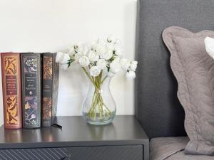 Old Street Studio with Washer and Dryer