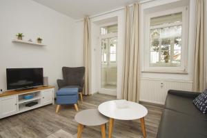 ruhige Lage, Veranda, gratis Nutzung vom AHOI Erlebnisbad - Villa Möwe FeWo 01