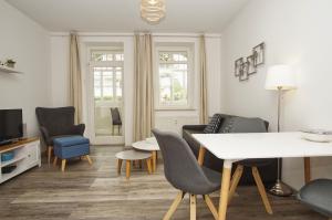 ruhige Lage, Veranda, gratis Nutzung vom AHOI Erlebnisbad - Villa Möwe FeWo 01