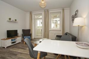 ruhige Lage, Veranda, gratis Nutzung vom AHOI Erlebnisbad - Villa Möwe FeWo 01