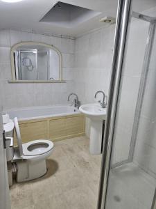 Grimsby Central Luxury 2 Bedrooms, Pelham 1