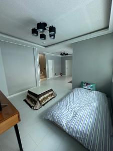 Laon Haje, Joyful Tomorrow