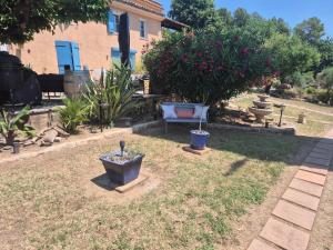 Maisons de vacances Gites Colline De Sollies : Studio Familial