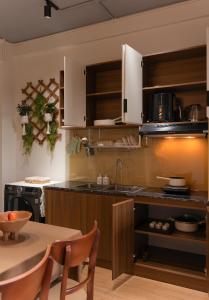 HN Homes - Căn hộ 2 phòng ngủ đầy đủ nội thất, view sông đường Hoàng Sa, Quận 1