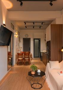 HN Homes - Căn hộ 2 phòng ngủ đầy đủ nội thất, view sông đường Hoàng Sa, Quận 1