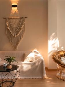 HN Homes - Căn hộ 2 phòng ngủ đầy đủ nội thất, view sông đường Hoàng Sa, Quận 1