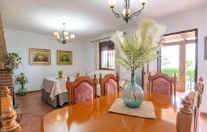 Awesome Home In Periana