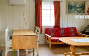 2 Bedroom Gorgeous Home In Eidsvåg I Romsdal
